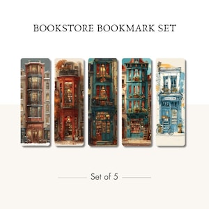 Op de afbeelding: Set van vijf boekenleggers met boekwinkelthema. Elke boekenlegger toont een aquarel illustratie van een gebouwgevel, waaronder een boekhandel en een café. De boekenleggers hebben een vintage esthetiek met warme kleuren en gedetailleerde architecturale elementen.