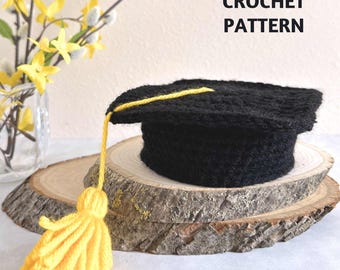 CROCHET PATTERN Graduation Cap with Tassel | Mortarboard | for Stuffed Animals | Plushies | Amigurumi | Toys