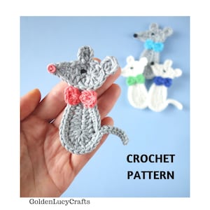 Op de afbeelding: Haakpatroon voor een grijze muis met een roze strik. Het patroon is beschikbaar om te downloaden. CROCHET PATTERN