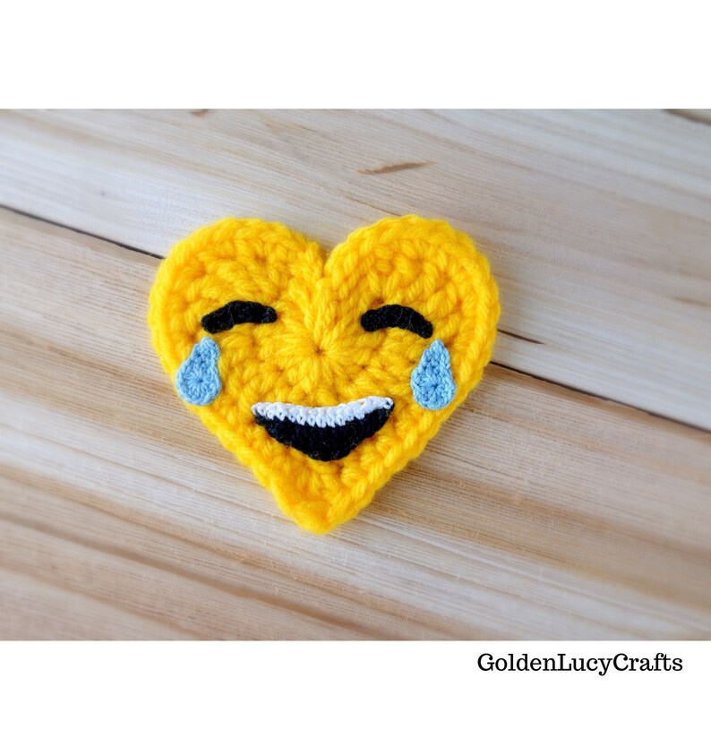 CROCHET PATTERN Heart Faces, Valentine's Day, Embellishment, Applique image 3