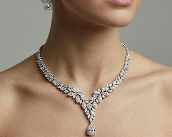 Swarovski Bridal Teardrop V Necklace Jewelry Set. Regal wedding guest jewelry. Mother of the bride.