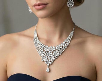 Set di gioielli da sposa Swarovski a forma di goccia, con zirconi cubici e motivo floreale. Ideale per gala e per la madre della sposa.