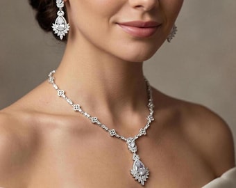 Set da sposa Swarovski composto da collana e orecchini a goccia. Per la madre della sposa. Con diamanti simulati.
