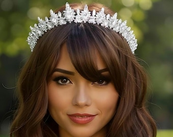 Swarovski crystal Bridal Tiara. Regal bride. Platinum Plated.
