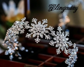 Tiara de noiva com cristais Swarovski: motivo floral, acessório de cabelo para casamento.
