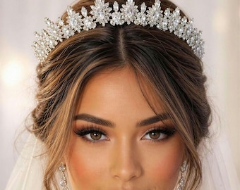 Diadema da sposa con cristalli Swarovski. Sposa regale. Placcato in platino.