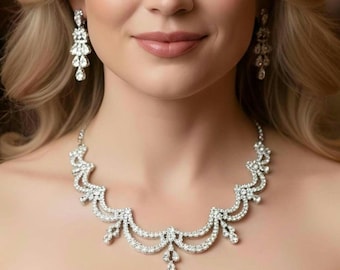 Elegante collana e orecchini da sposa Swarovski. Set di gioielli. Madre della sposa. Abito da cerimonia.