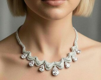 Set di gioielli da sposa Swarovski Statement Teardrop, con zirconi cubici e dettagli micropavé. Disponibili prolunghe per la collana.
