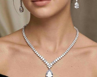 Swarovski Teardrop Bridal Jewelry Set. Regal wedding guest jewelry. Mother of the bride.