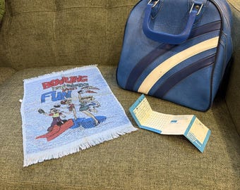 Bolsa de bolos azul vintage, toalla y libreta de puntuación AMF.