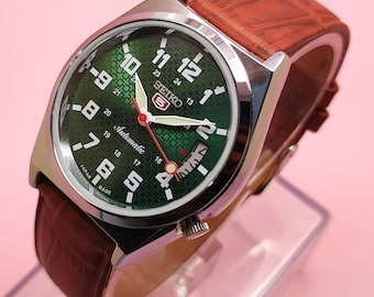Klasyczny zegarek Seiko 5 Automatic z oliwkowozieloną tarczą i brązowym skórzanym paskiem, odnowiony, ponadczasowy zegarek ze stali nierdzewnej
