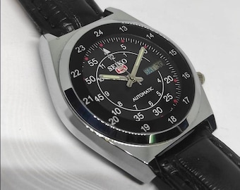 Refurbished Seiko 5 automatic watch Black dial day date window working order