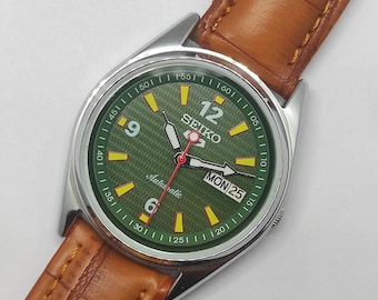 Zegarek automatyczny Seiko 5 z zieloną tarczą i okienkiem daty i dnia, sprawny