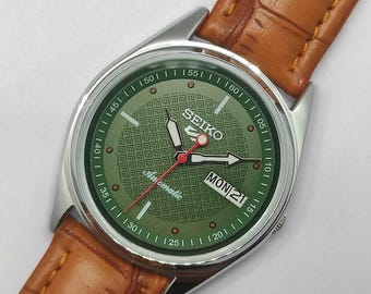 Refurbished Seiko 5 Automatic wrist watch for men green dial day date window