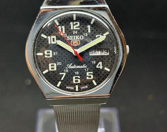 Refurbished Seiko 5 automatic watch for men Black dial stainless steel strap