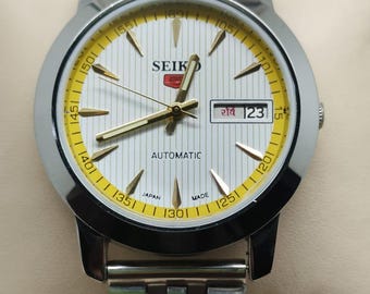 Refurbished Seiko 5 automatic watch white dial day date window, working order