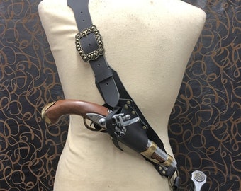 Baldric de luxo em couro de pirata para espada de espuma ou metal, com coldre opcional! Um item indispensável para praticantes de LARP e cosplayers de piratas!