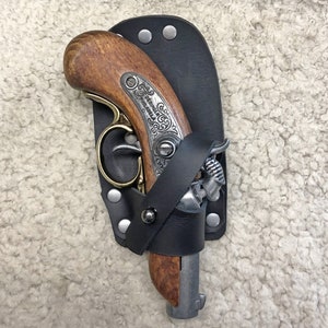 Mini flintlock leather belt holster, perfect for your pirate costume! Design for Denix derringer 1850. Hand-made of high quality leather!