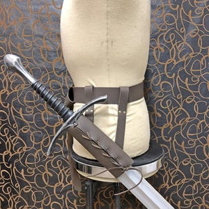 Leather scabbard to be put on a belt for foam sword, perfect for reenactment and LARP