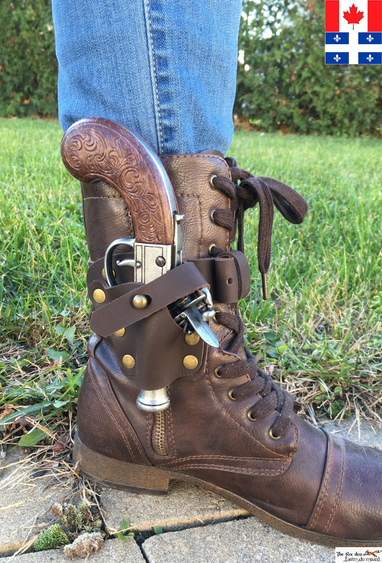 Mini flintlock holster with integrated straps to wear on the leg or arm! Design for Denix 237G. Hand-made of high quality leather! Cosplay.