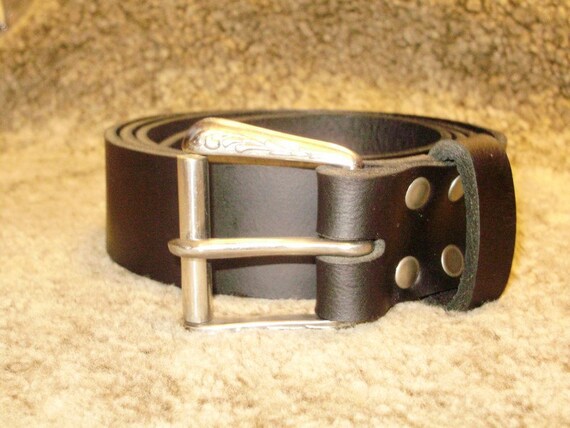 pin massive antique buckle. Quality 9 oz buffalo leather belt with 2 prong