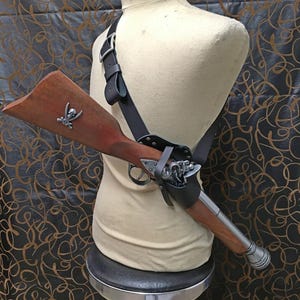 Blunderbuss shoulder holster with adjustable height. Design for Denix model 1094G. Hand-made of high quality leather! Cosplay.