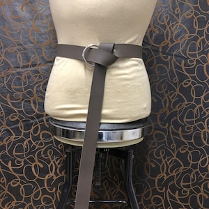 Medieval leather belt with o ring. black or brown,  reenactment and LARP, SCA
