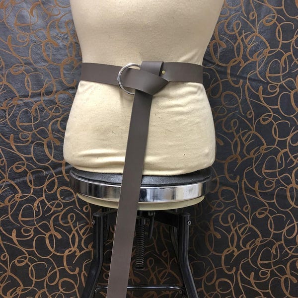 Medieval leather belt with o ring. black or brown,  reenactment and LARP, SCA