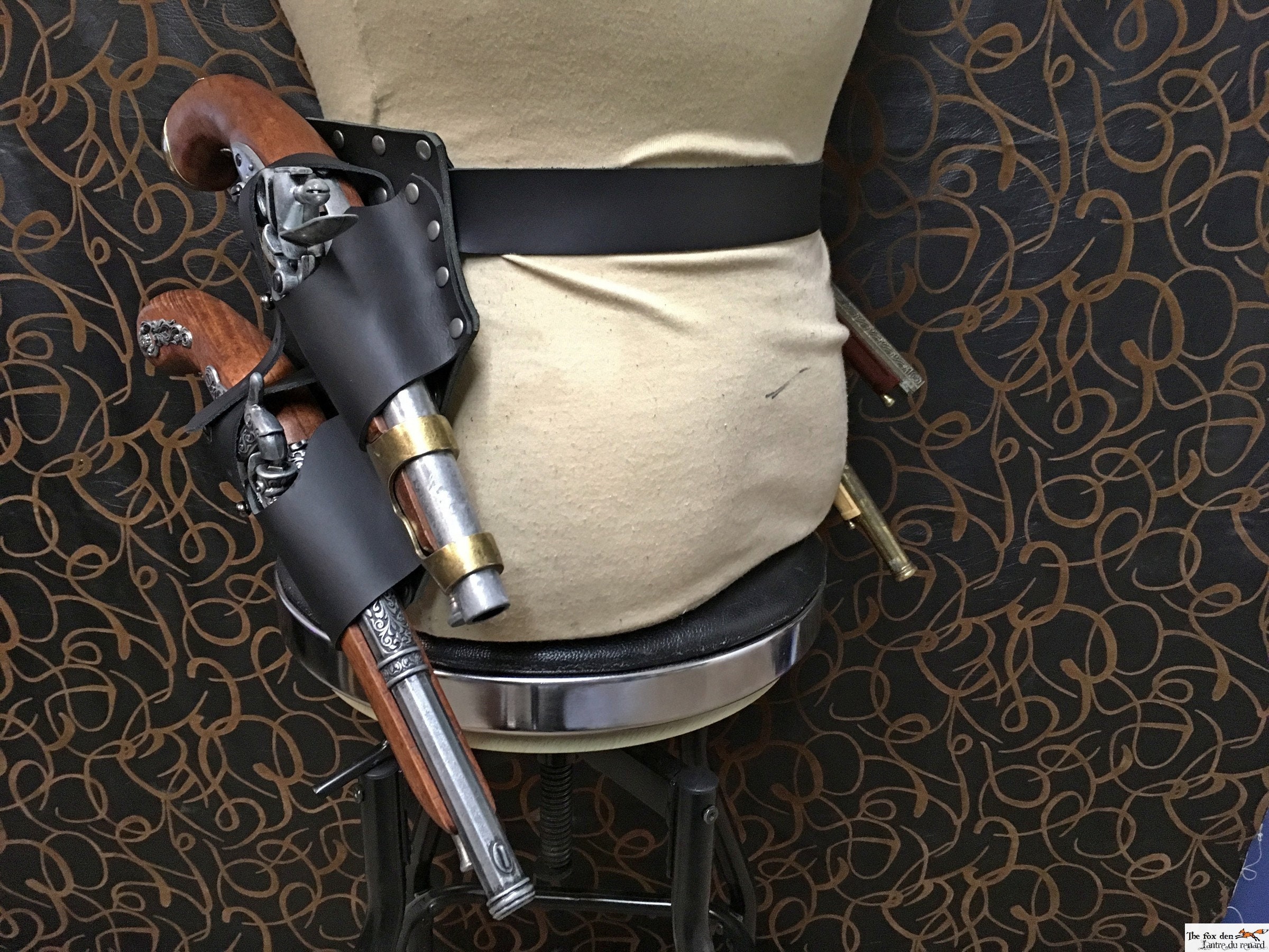 海賊風レザーベルト、フリントロックピストル用ダブルホルスター。海賊