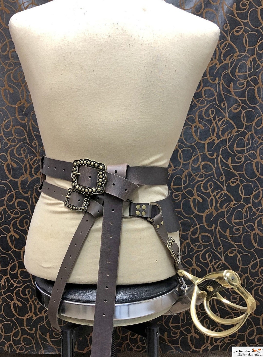Custodia in pelle con doppia tracolla per spada, versatile design