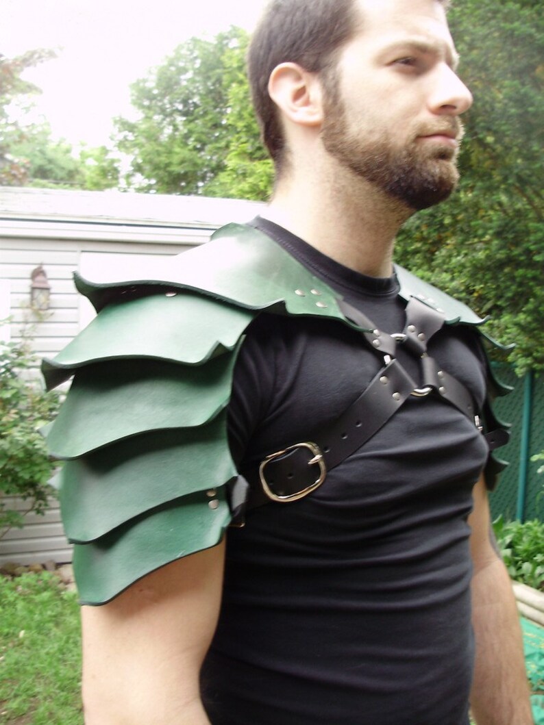 Download Hardened leather dragon scales double shoulder armor high ...