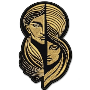 Puede incluir: Un parche bordado con un diseño dividido de dos rostros en hilo dorado metálico sobre un fondo negro sólido. El lado izquierdo muestra un rostro con cabello fluido, mientras que el lado derecho muestra un segundo rostro con cabello largo y ondulado.