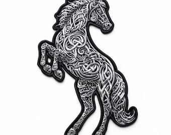 Gran parche bordado de caballo celta plateado, diseño de nudo nórdico (33 cm)