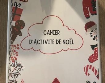 Könnte beinhalten: Ein weißes Notizbuch mit transparentem Kunststoffeinband, verziert mit weihnachtlichen Illustrationen. Der Einband hat einen rot-weißen Rand mit Lebkuchenmännern, Weihnachtsbäumen und dem Text "CAHIER D'ACTIVITE DE NOËL" in Wolkenform.