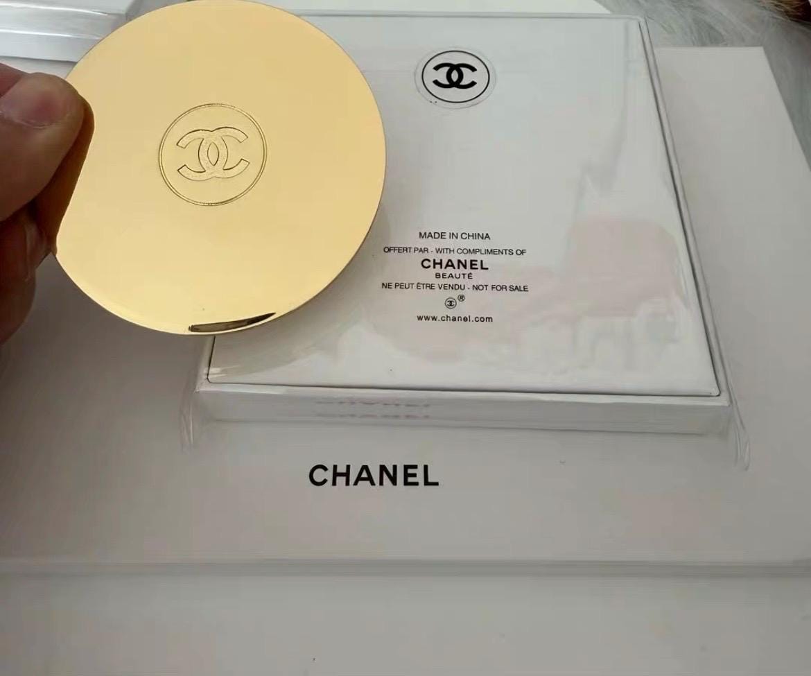 骨董品　ヴィンテージ　化粧品　vintage makeup Pin by suzie h. on make up addict | Vintage makeup, Besame