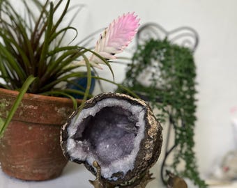 Geoda redonda de ágata y amatista con cúmulos de calcita – Geoda de cristal grande de 2414 g / Piedra curativa, decoración del hogar, meditación, regalo espiritual