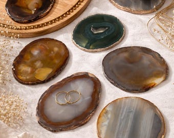 Juego de posavasos de ágata natural con bordes dorados – Posavasos de cristal estilo boho – Posavasos de piedra hechos a mano – Regalo de decoración para el hogar en tonos neutros
