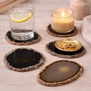 Black and Neutral Agate Coaster Set – Natural Stone Coasters with Raw Edges – Boho Coffee Table Decor