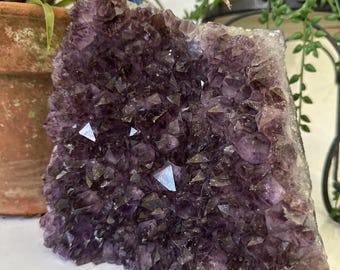 Amatista en racimo de pie – Cristal morado grande de 2280 g / Piedra curativa, decoración del hogar, meditación, purificación energética, regalo espiritual