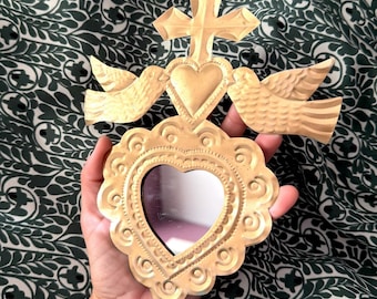 Mexikanischer Spiegel aus Zinn mit Herz-Jesu-Motiv, handbemalt, Wanddekoration im Milagro-Stil, handgefertigtes Boho-Geschenk im Stil der Volkskunst, goldener Zinnspiegel