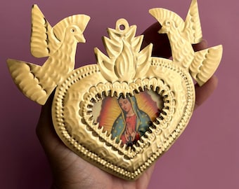Nicho Guadalupe Corazon, Handmade Tin Nicho Shrine Wall Decor, Mexican Folk Art Retablo, Milagro Ex-Voto Charm