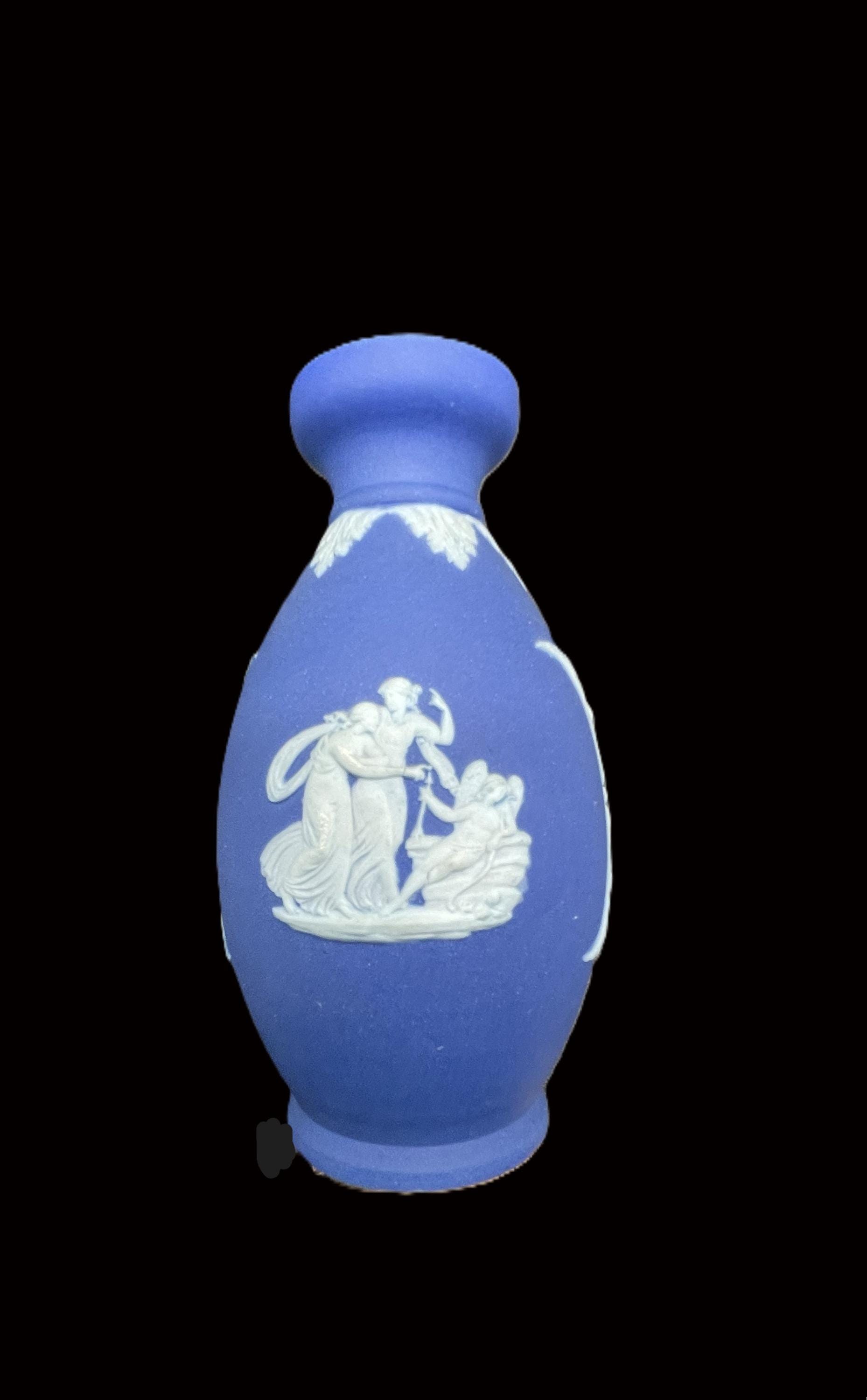 ヴィンテージ ウェッジウッド スタイル ジャスパーウェア 花瓶：ブルー