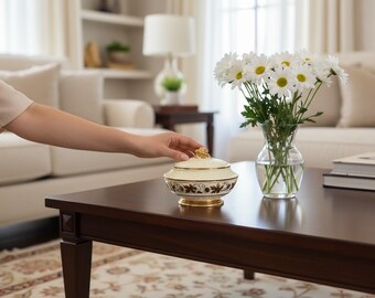 ウェイド・イングランド製、手描きの蓋付きボウル、金縁の磁器皿、1950年代のヴィンテージ装飾品