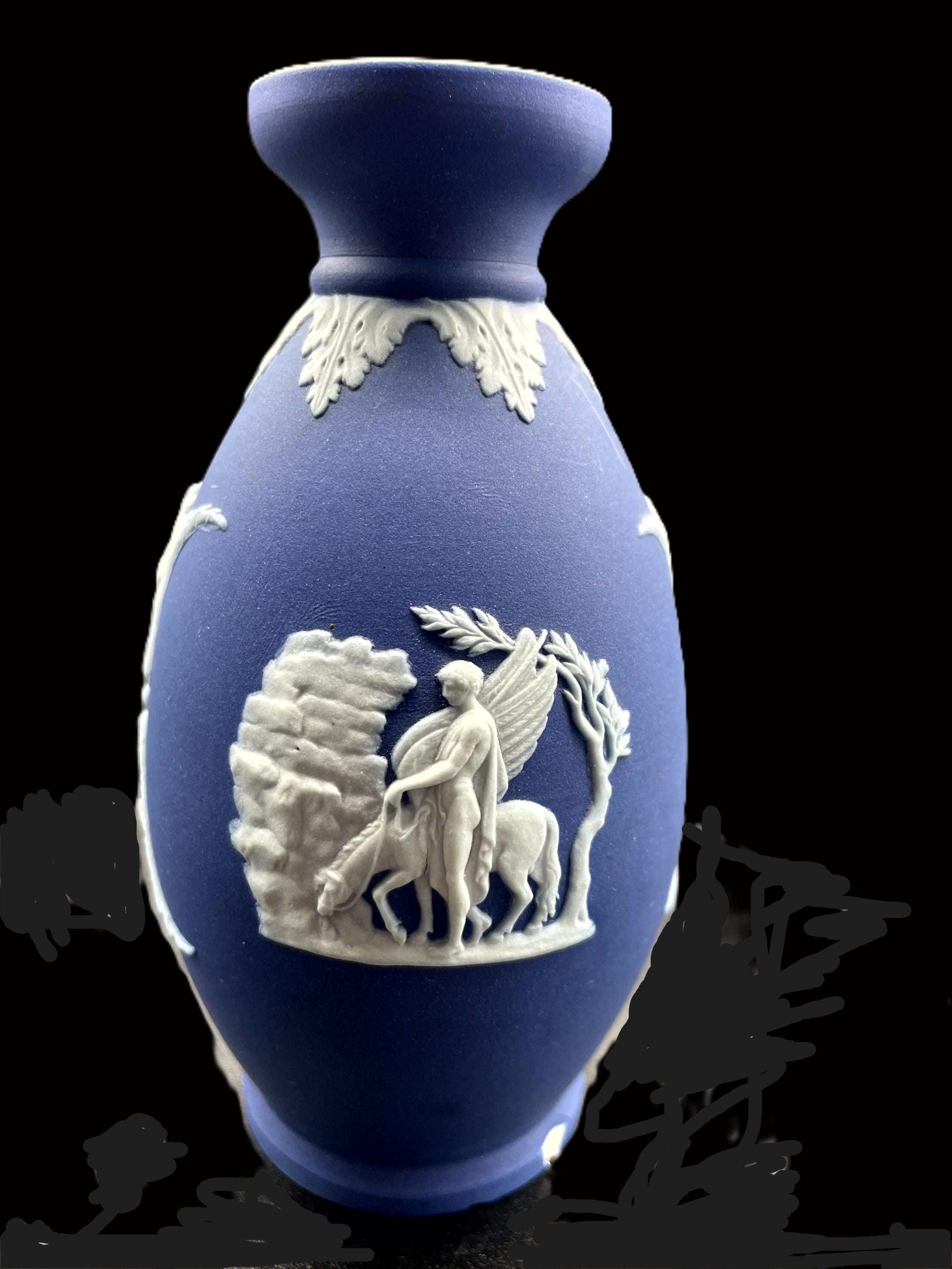 ヴィンテージ ウェッジウッド スタイル ジャスパーウェア 花瓶：ブルー