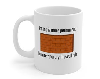 Taza de café con humor informático: Regla del cortafuegos, regalo tecnológico