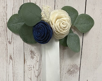 Lot de 4 Pew décoration, Décor d’allée, Fleur d’allée de chaise, Décor de mariage d’eucalyptus, Swag de chaise, Fleurs de Sola, Ivoire, Marine, Boho, Rustique