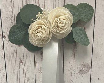 Lot of 4 Pew decoration, Aisle decor, Chair aisle flower, Eucalyptus wedding decor, Chair swag, Sola flowers, Ivory, Boho, Rustic