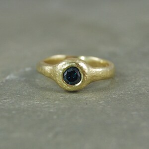 Green Gold Ring With Green Blue Diamond in Recycled 18K. Green Diamond. Engagement Ring. Green Diamond. Unique Wedding Ring.  Wedding Band.