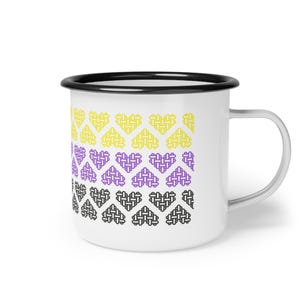 Taza de esmalte no binaria - Diseño de corazón queer inclusivo