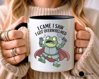 Caneca engraçada com o Cavaleiro Sapo sobrecarregado, caneca de café com a frase "Vim, vi, fiquei sobrecarregado", presente fantástico com tema animal, utensílio de bebida com meme engraçado